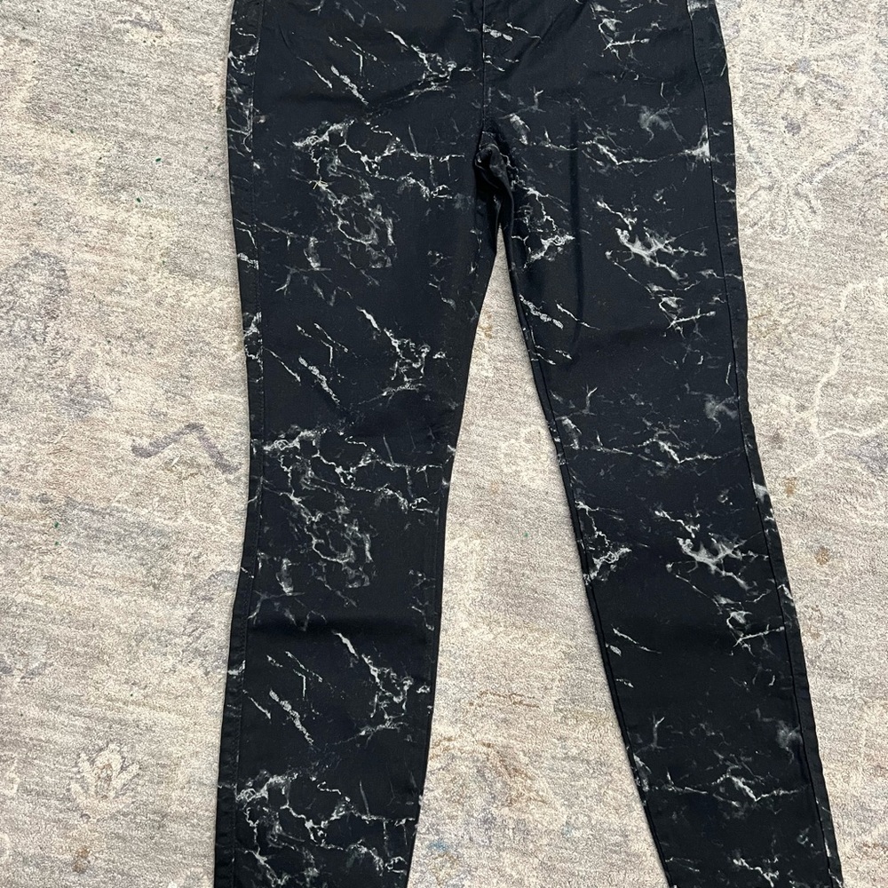 Pants - Picture 5 of 9